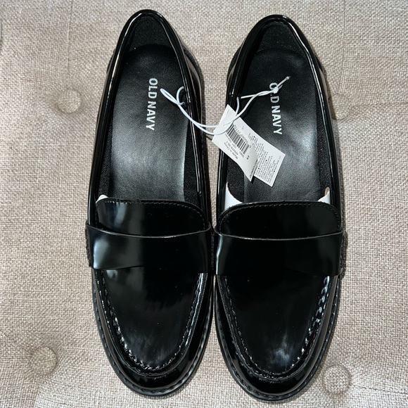 Old Navy Faux-Leather Chunky-Heel Loafer - Picture 3 of 7